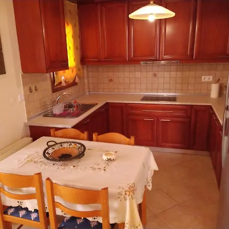 Apartment 100M From The Sea Apartmán *