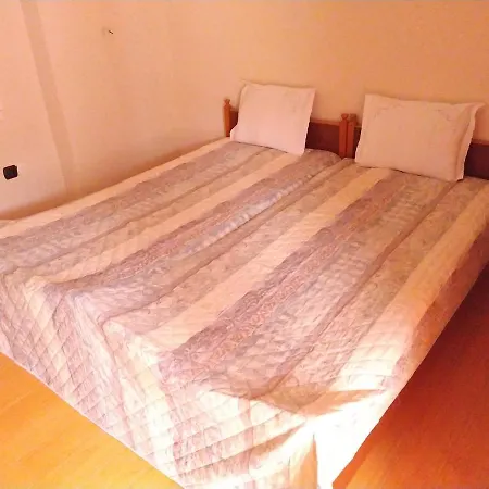 Apartment 100M From The Sea Apartmán