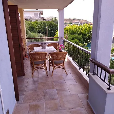 Apartmán Apartment 100M From The Sea Nea Roda